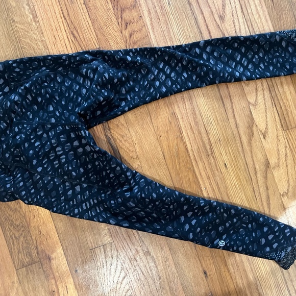 Patterned reflective Lulumen leggings - Picture 3 of 4